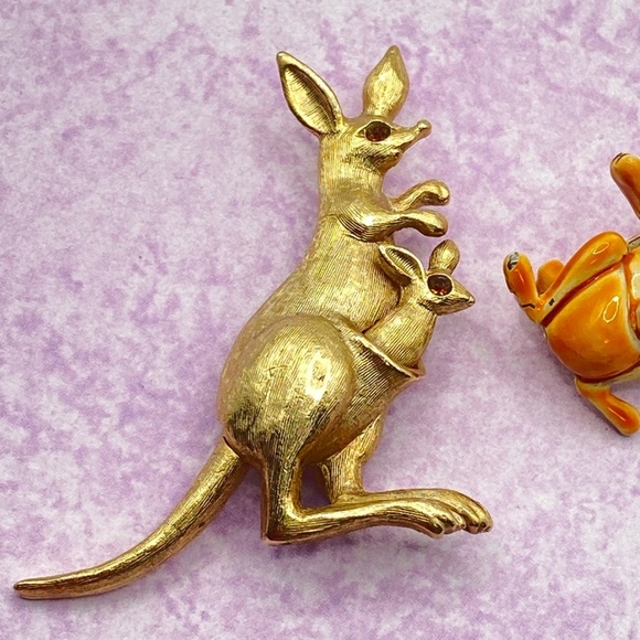 Kangaroo Brooch Pair AVON Vintage Goldtone - Picture 6 of 9
